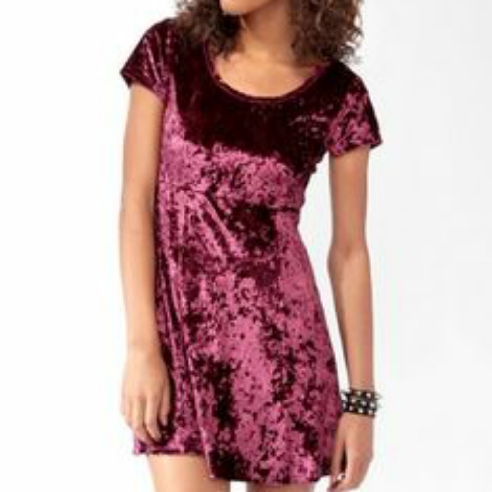 Forever 21 Burgundy Velvet Short Sleeve Dr…